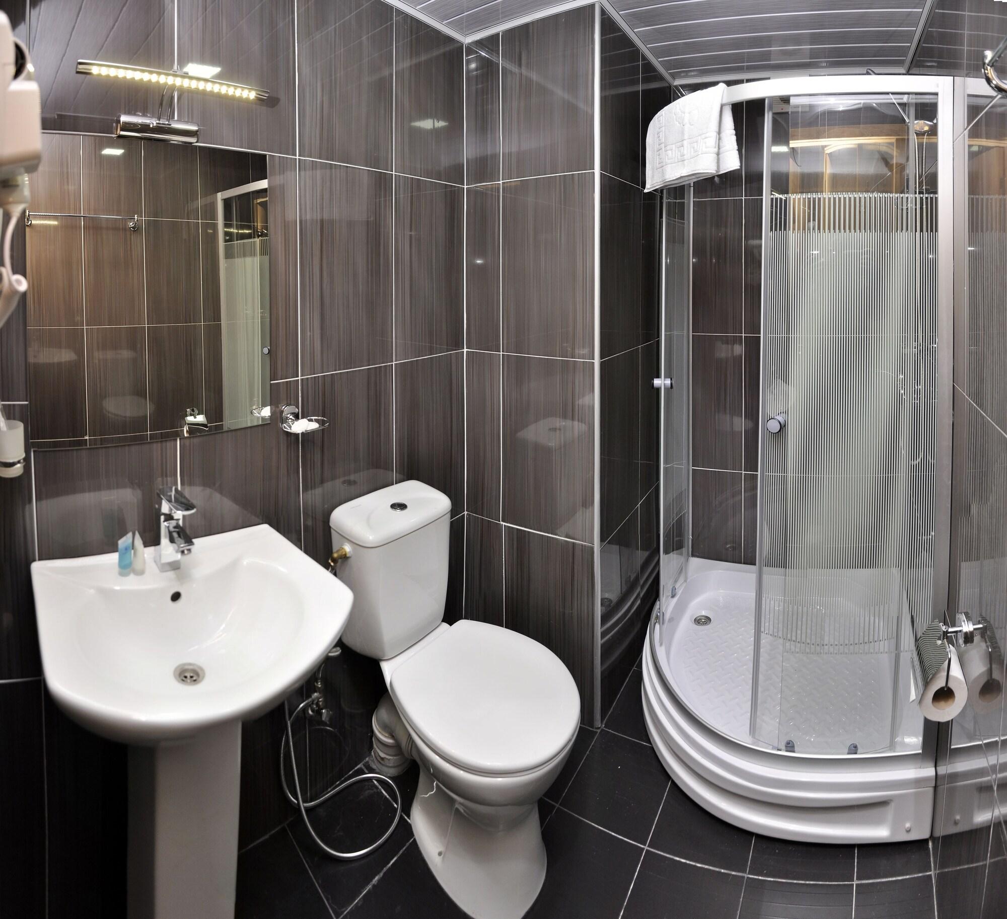 L Plaza Hotel Tbiliszi Kültér fotó