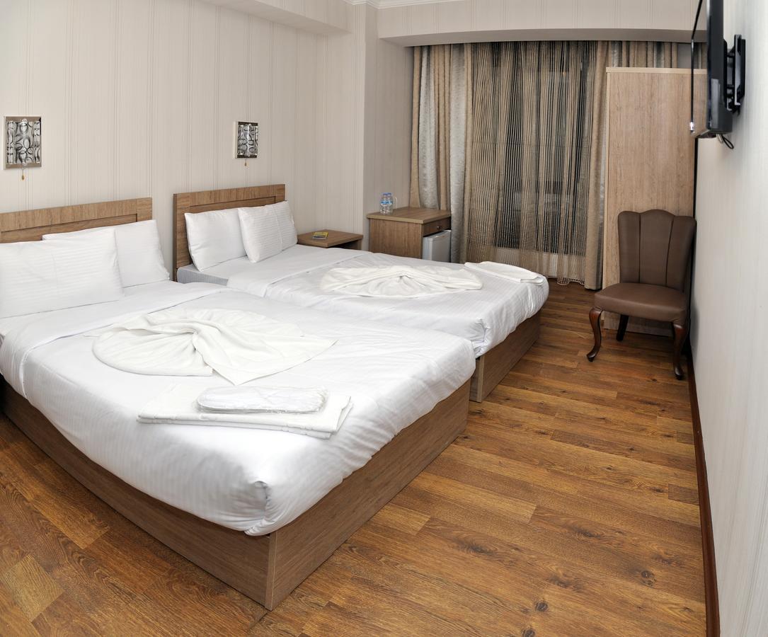L Plaza Hotel Tbiliszi Kültér fotó