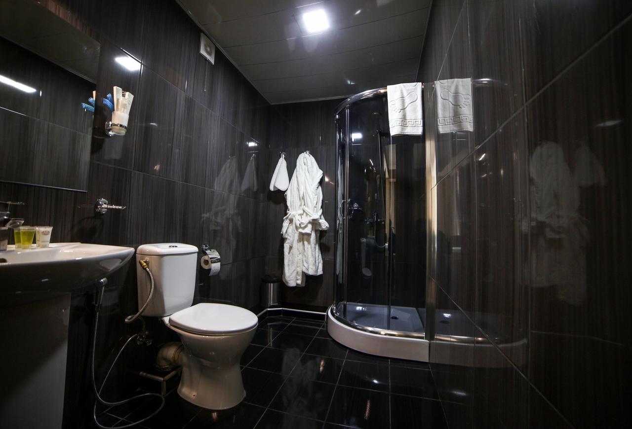 L Plaza Hotel Tbiliszi Kültér fotó