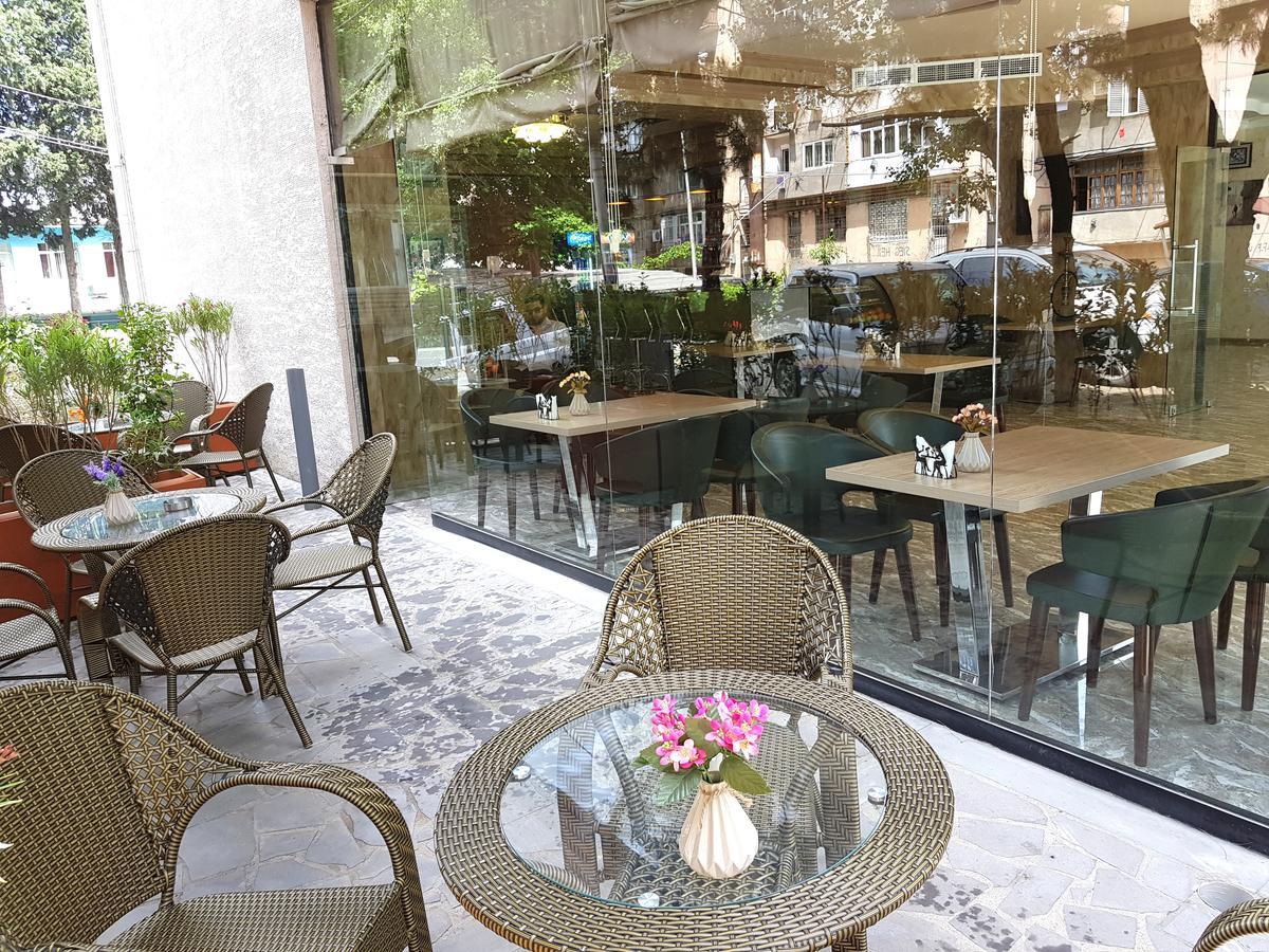 L Plaza Hotel Tbiliszi Kültér fotó