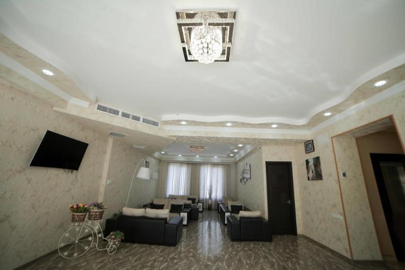L Plaza Hotel Tbiliszi Kültér fotó