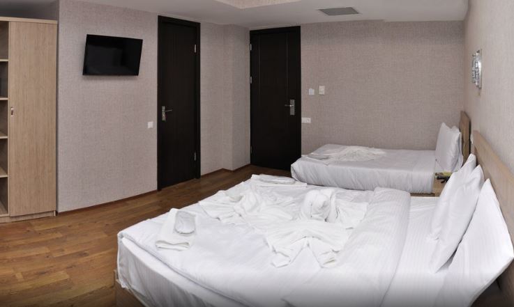 L Plaza Hotel Tbiliszi Kültér fotó