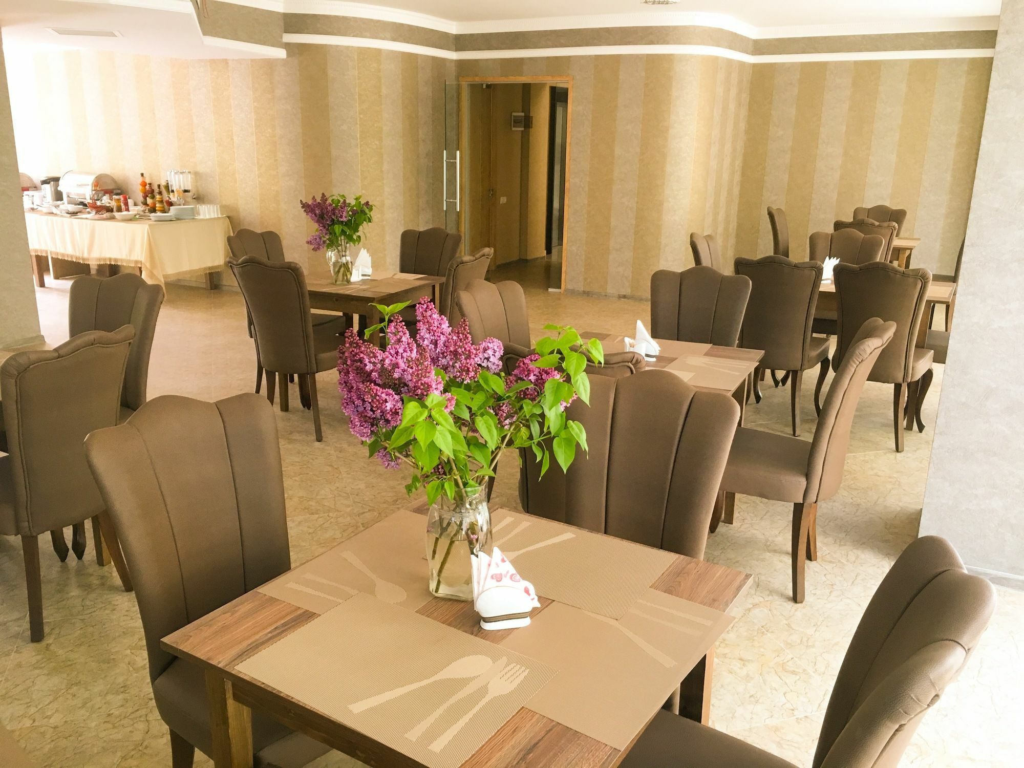 L Plaza Hotel Tbiliszi Kültér fotó