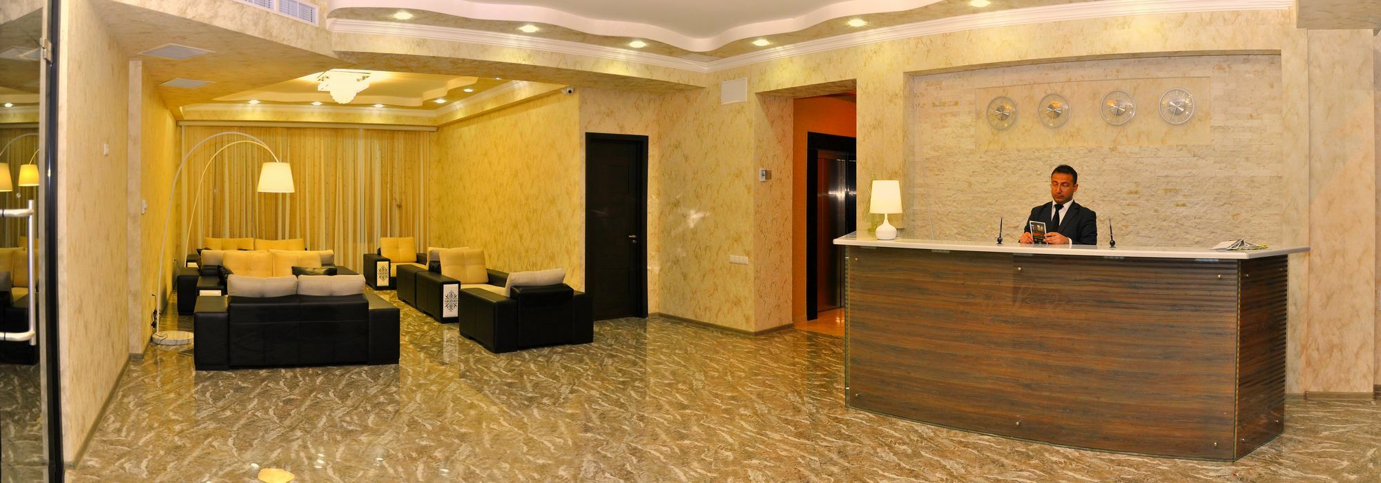 L Plaza Hotel Tbiliszi Kültér fotó